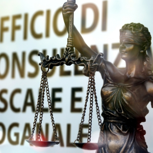 Asesoría en normativas aduaneras y tributarias en Ecuador para empresas italianas - CCIE